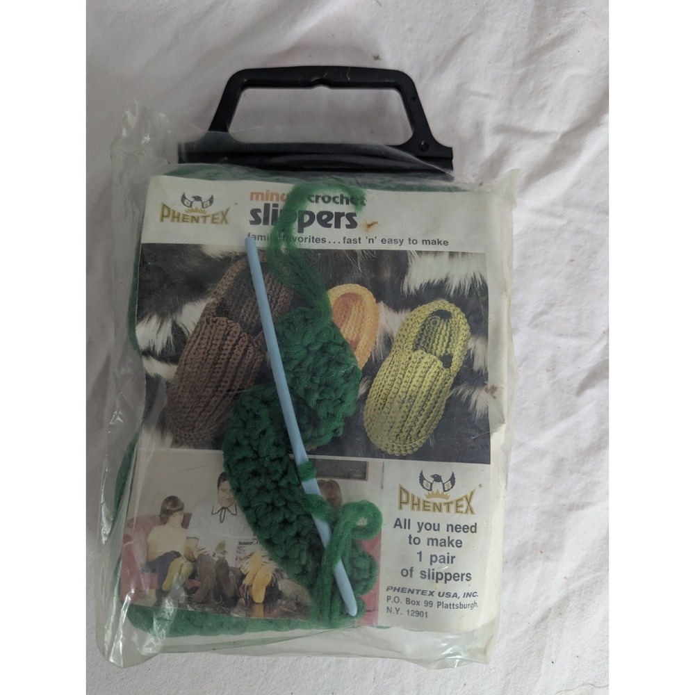 Vintage Phentex USA Minute crochet green make a pair of slippers kit started
